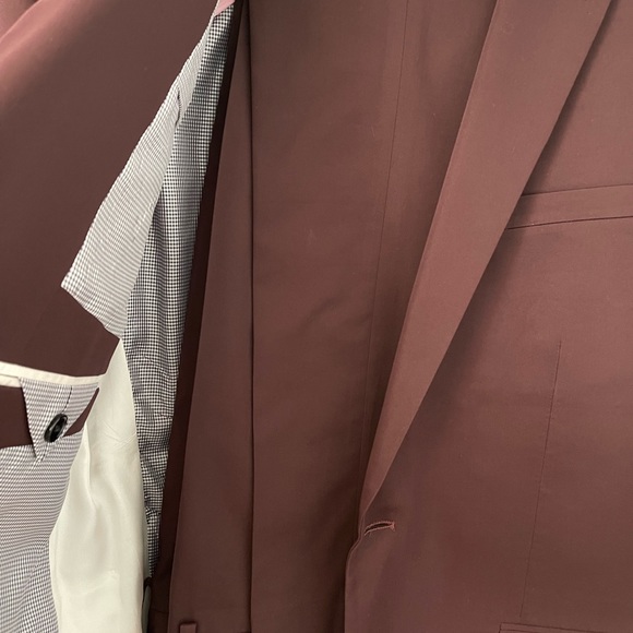 Maroon Express Men’s suit - Picture 3 of 4